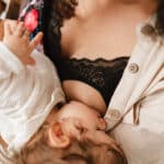 Soutien-gorge d’allaitement absorbant : éviter les fuites de lait sans coussinets